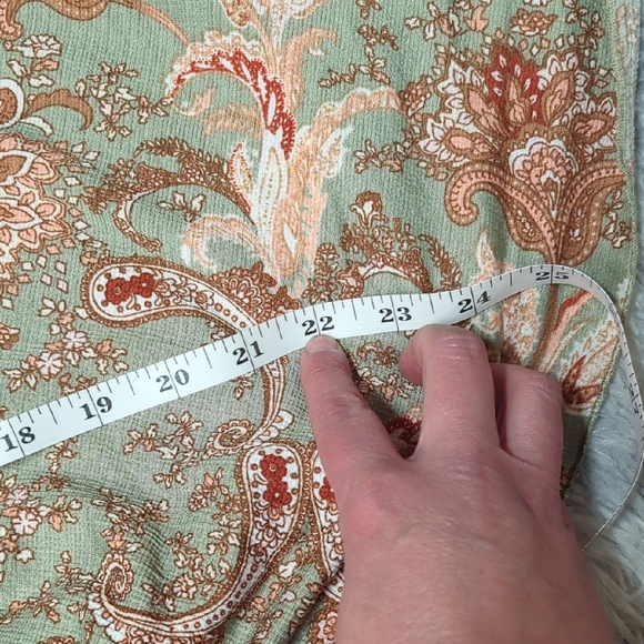 MELLODAY Relaxed Green and Pink Short Sleeve Blouse - Picture 7 of 9